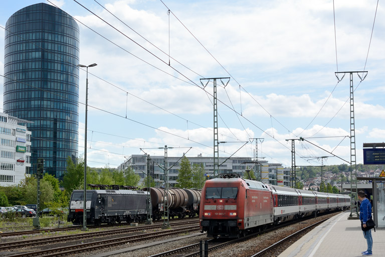 101 005 mit IC 186 bei km 15,6 (Mai 2013)