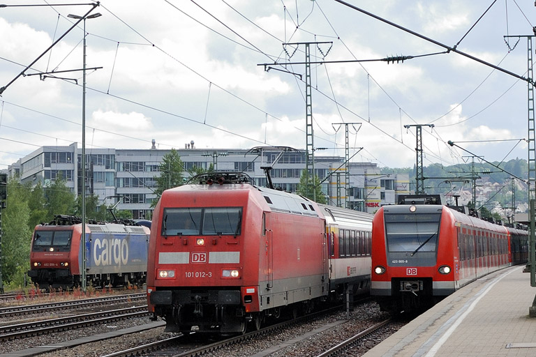 101 012 mit IC 184 bei km 15,6 (Juni 2013)