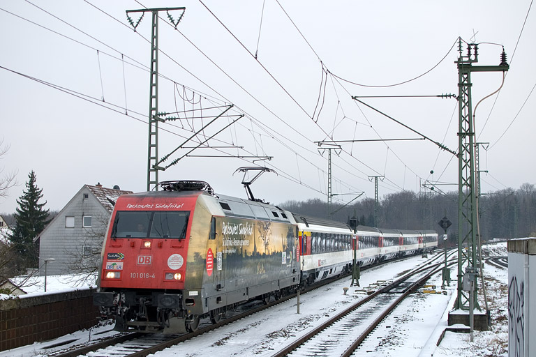 101 016 mit IC 186 bei km 16,8 (Januar 2013)