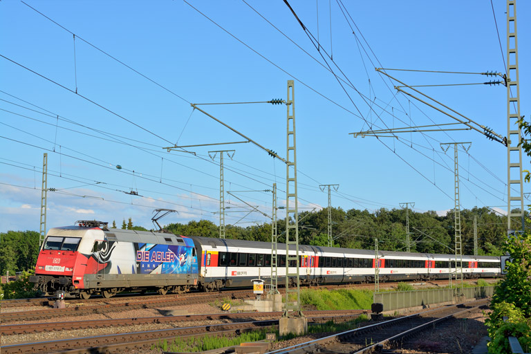 101 070 mit IC 184 bei km 17,0 (Juni 2013)