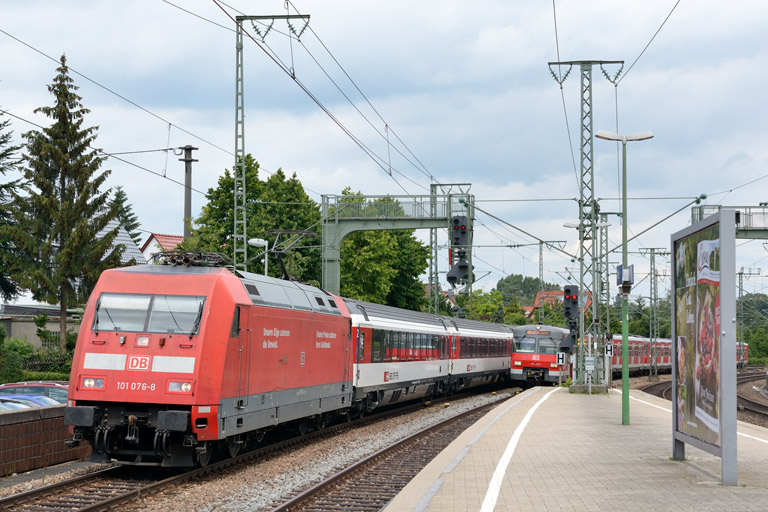 101 076 mit IC 185 bei km 16,8 (Juni 2013)