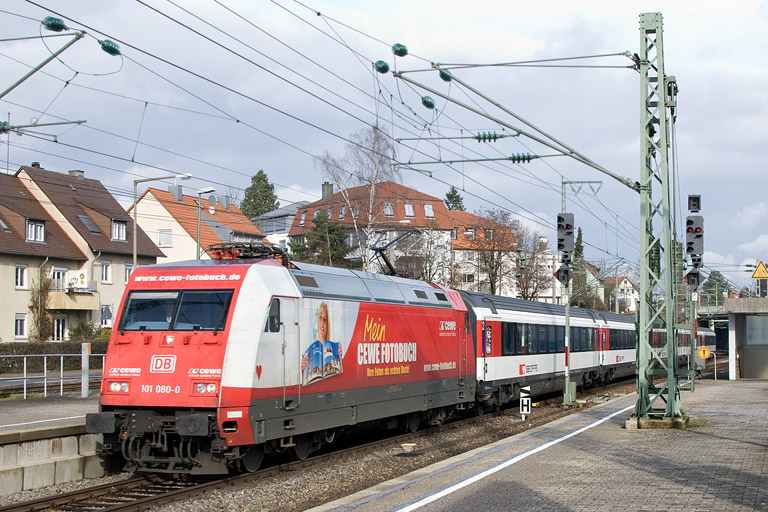 101 080 mit IC 187 bei km 15,6 (Februar 2013)