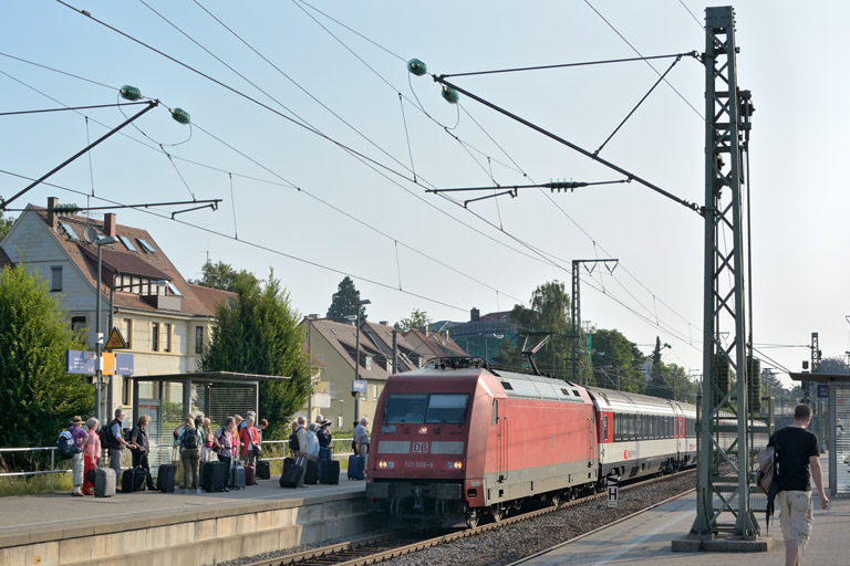 101 096 mit IC 181 bei km 15,6 (Juli 2013)