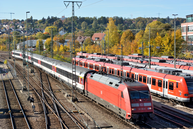 101 100 mit IC 282 bei km 16,0 (Oktober 2013)
