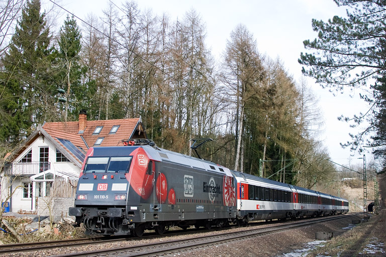 101 110 mit IC 187 bei km 18,2 (M&auml;rz 2013)