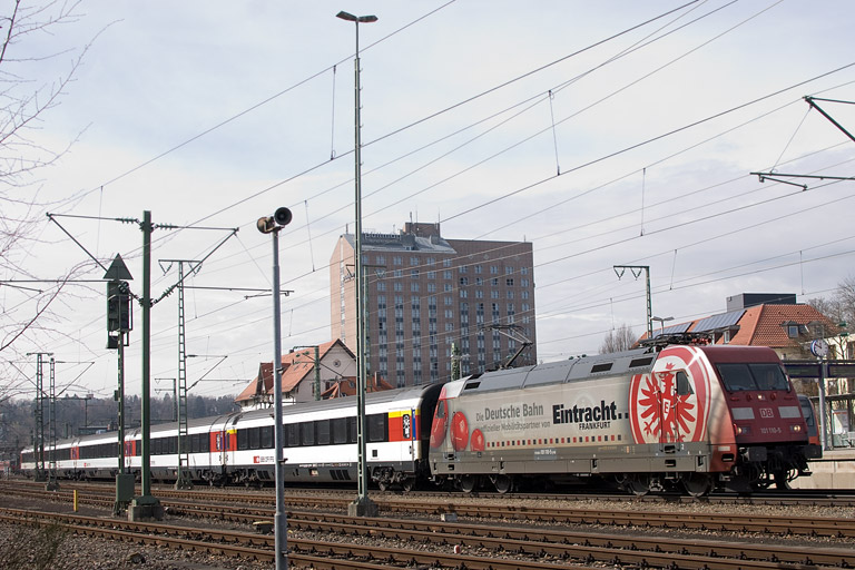 101 110 mit IC 282 bei km 15,6 (M&auml;rz 2013)