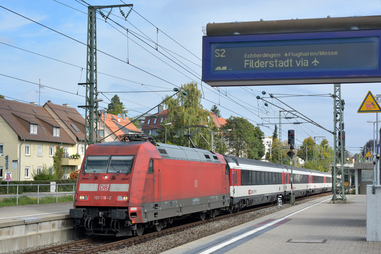 101 116 mit IC 185 bei km 15,6 (September 2013)
