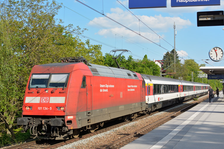 101 134 mit IC 184 bei km 14,2 (Juni 2013)