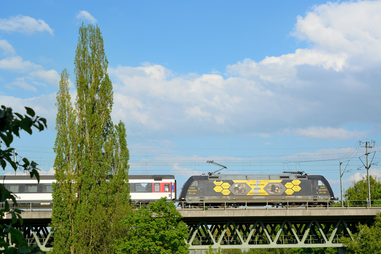 101 141 mit IC 283 bei km 14,6 (Mai 2013)