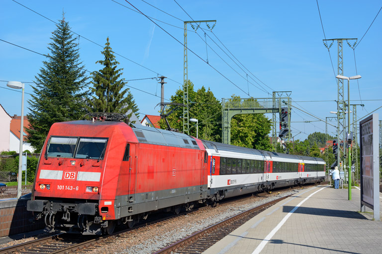 101 143 mit IC 183 bei km 16,6 (August 2013)
