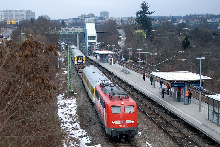110 169 als ST 92175 bei km 14,2 (Februar 2013)