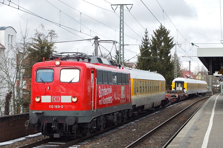 110 169 als ST 92910 bei km 16,8 (Februar 2013)