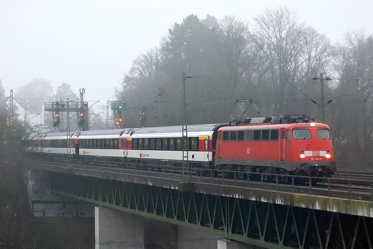 110 406 mit IC 184 bei km 14,6 (M&auml;rz 2013)