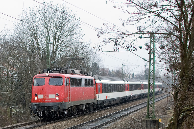 110 406 mit IC 187 bei km 12,8 (M&auml;rz 2013)