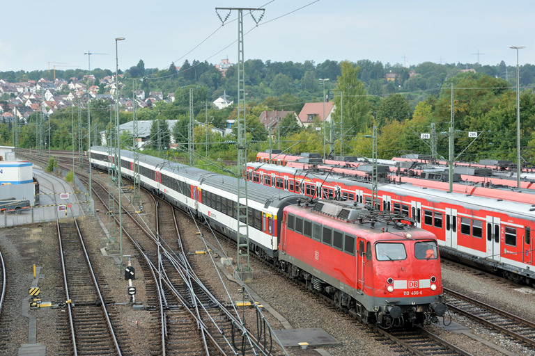 110 406 mit IC 284 bei km 16,0 (September 2013)