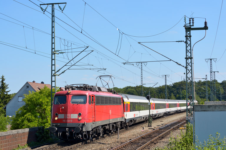 110 441 mit IC 186 bei km 16,8 (Juli 2013)