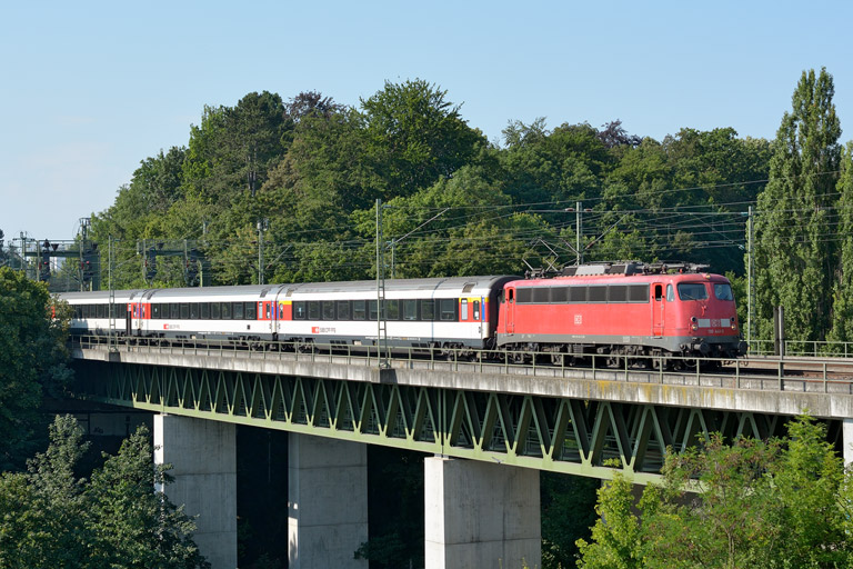 110 441 mit IC 284 bei km 14,6 (Juli 2013)