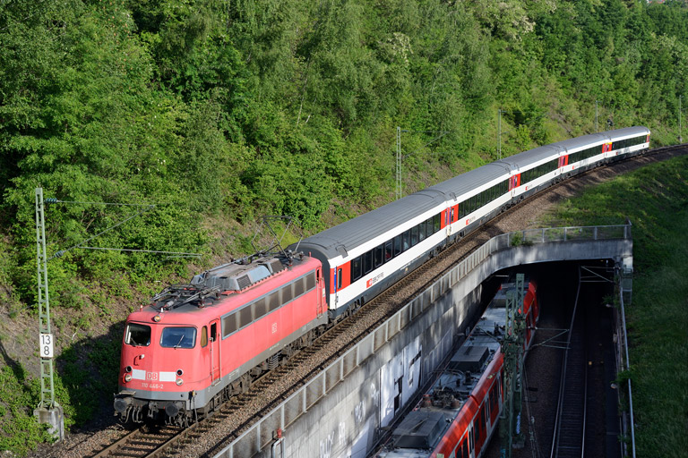 110 446 mit IC 181 bei km 13,8 (Juni 2013)