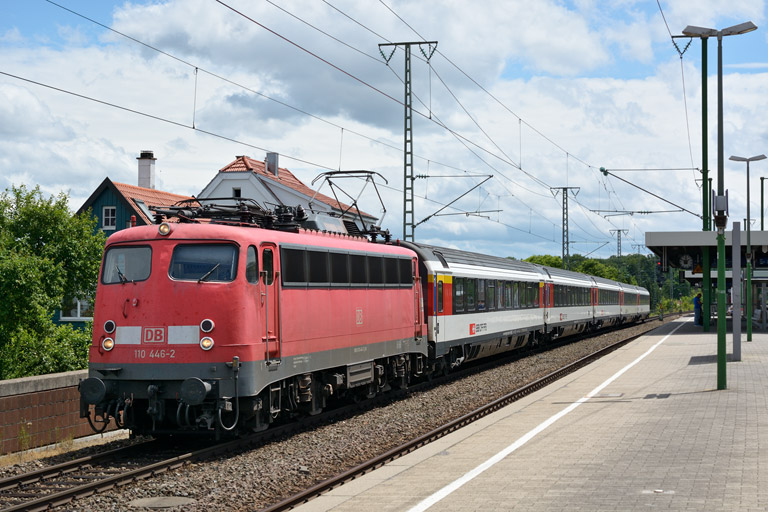110 446 mit IC 280 bei km 16,8 (Juni 2013)