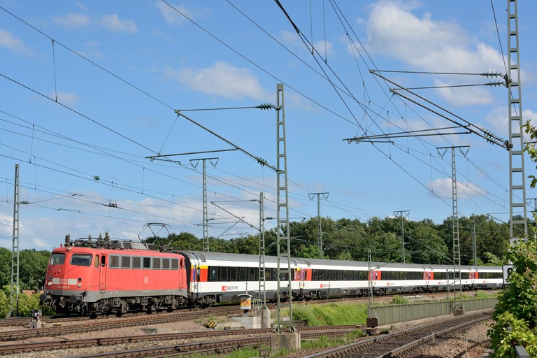 110 457 mit IC 184 bei km 17,0 (Juni 2013)