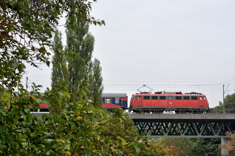 110 469 mit PF 13983 bei km 14,6 (Oktober 2013)