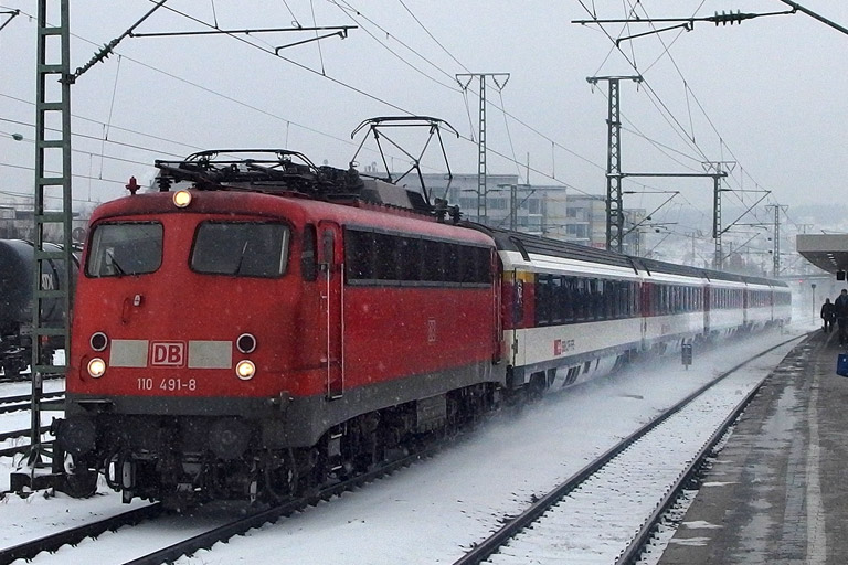 110 491 mit IC 186 bei km 15,6 (M&auml;rz 2013)