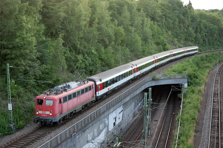 115 205 mit IC 285 bei km 13,8 (August 2013)