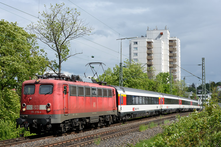 115 278 mit IC 186 bei km 8,2 (Mai 2013)