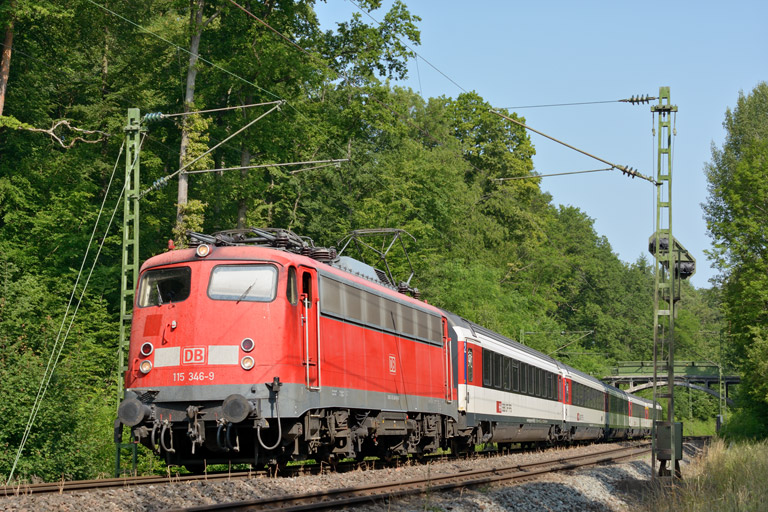 115 346 mit IC 183 bei km 11,8 (Juli 2013)