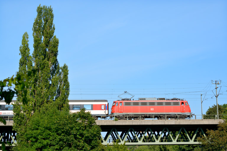 115 346 mit IC 283 bei km 14,6 (Juli 2013)