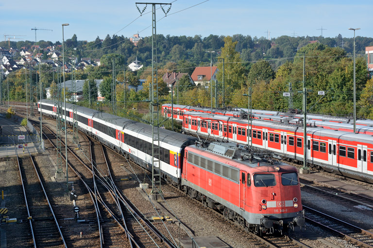 115 346 mit IC 284 bei km 16,0 (Oktober 2013)