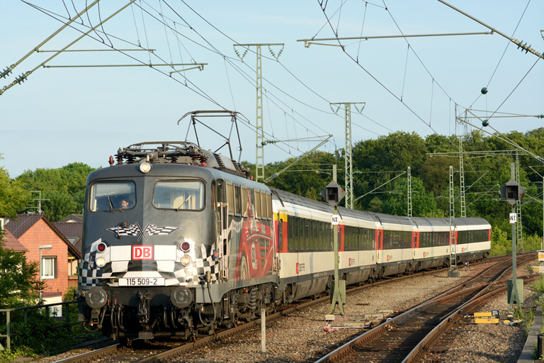 115 509 mit IC 182 bei km 16,8 (Juni 2013)