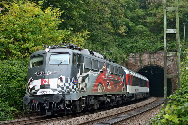 115 509 mit IC 185 bei km 9,2 (Oktober 2013)