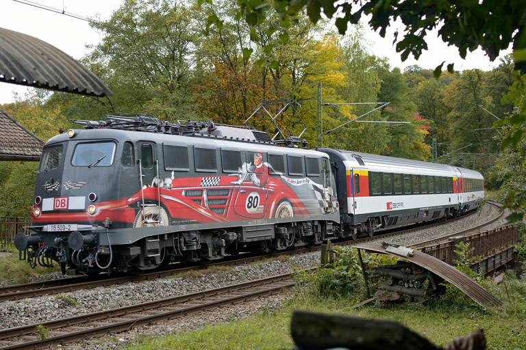 115 509 mit IC 186 bei km 11,0 (Oktober 2013)