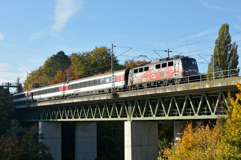 115 509 mit IC 284 bei km 14,6 (Oktober 2013)