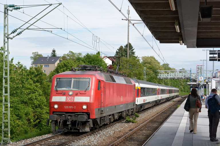 120 105 mit IC 186 bei km 14,2 (Juni 2013)