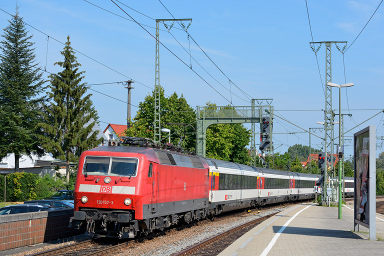 120 157 mit IC 183 bei km 16,6 (August 2013)