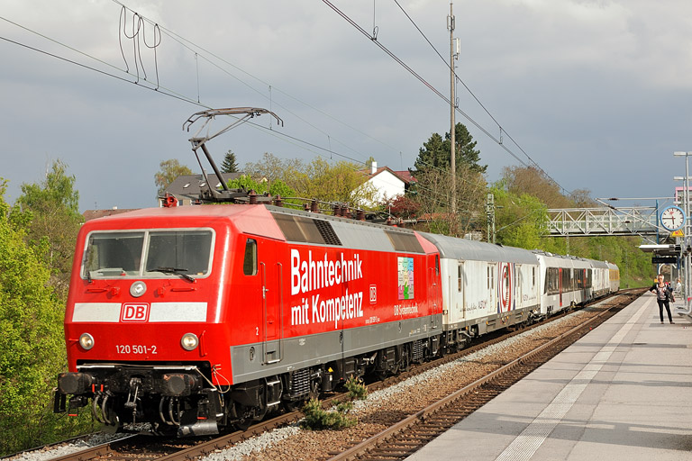 120 501 mit ST 92035 bei km 14,2 (Mai 2013)
