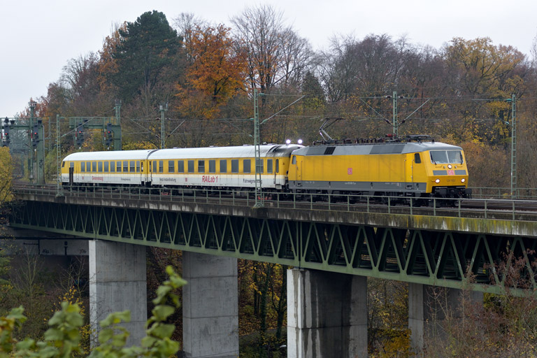 120 502 mit Mess NbZ 94313 bei km 14,6 (November 2013)
