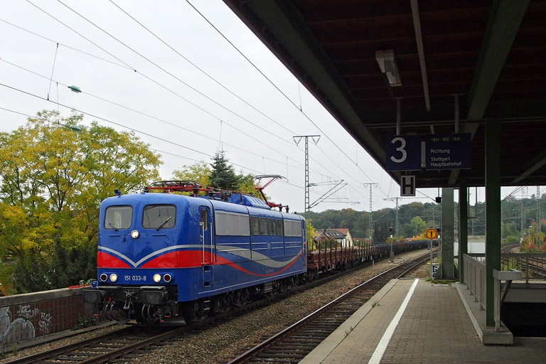 151 033 mit DGS 69305 bei km 16,8 (Oktober 2013)