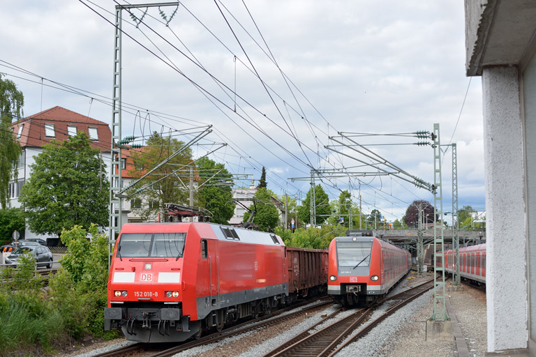 152 018 mit EK 56173 bei km 15,4 (Mai 2013)