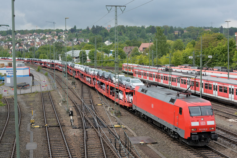 152 018 mit GA 60080 bei km 16,0 (Mai 2013)