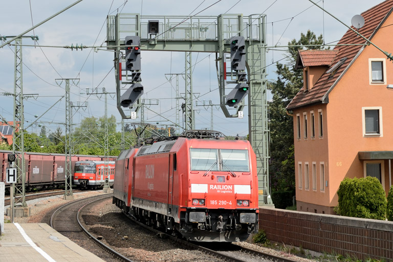 152 049 und 185 290 bei km 16,6 (Mai 2013)