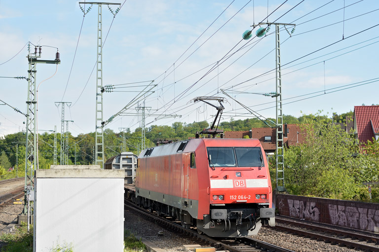 152 064 mit EZ 44695 bei km 16,8 (Mai 2013)