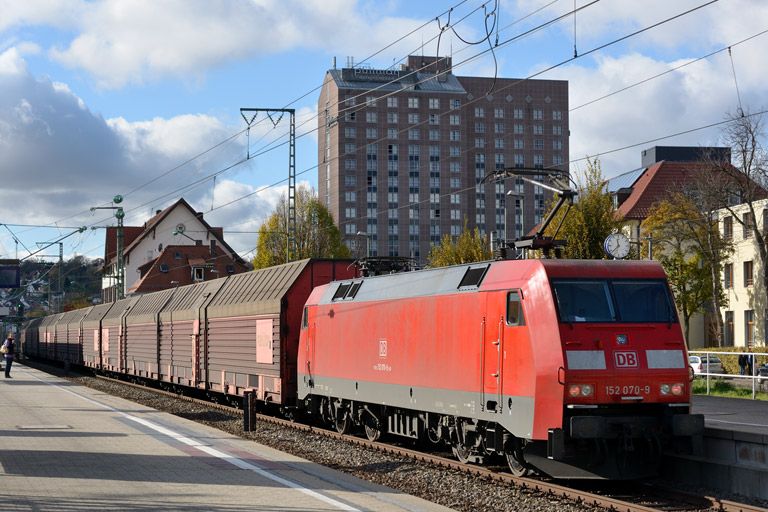152 070 mit EK 56165 bei km 15,6 (November 2013)