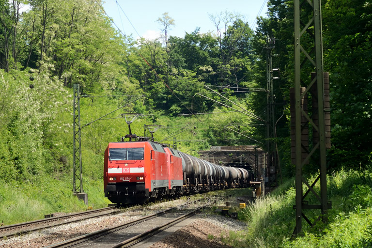 152 074 und 152 139 bei km 18,0 (Juni 2013)