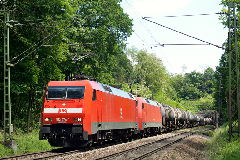 152 074 und 152 139 bei km 18,2 (Juni 2013)