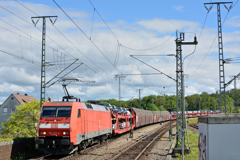 152 122 mit GA 60082 bei km 16,8 (Mai 2013)