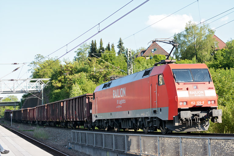 152 126 mit EK 56173 bei km 14,2 (Juni 2013)