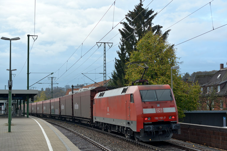 152 151 mit GA 60087 bei km 16,8 (November 2013)